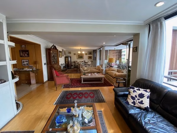 Departamento en venta de 4 dorm. en Las Condes