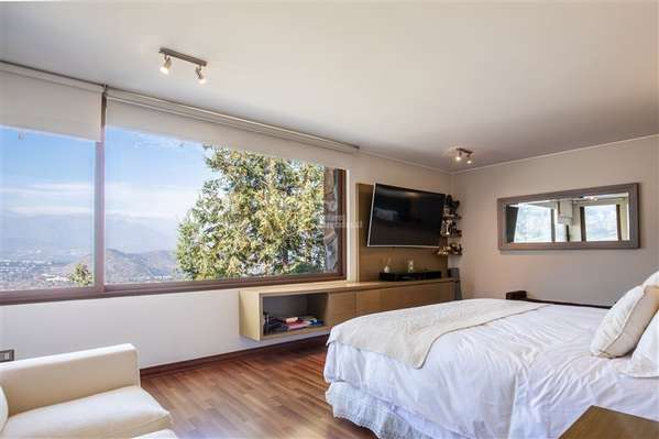Casa en venta de 5 dorm. en Lo Barnechea