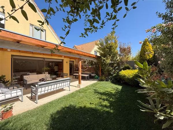 Casa Enaco en venta de 4 dorm. en Lo Barnechea