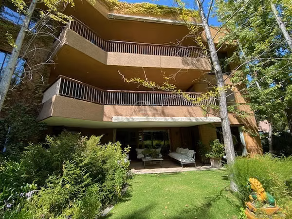 Departamento en venta de 5 dorm. en Las Condes
