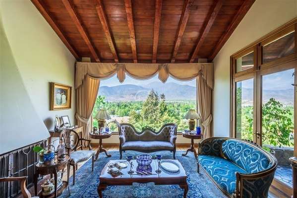 Casa en venta de 4 dorm. en Lo Barnechea Las Lomas