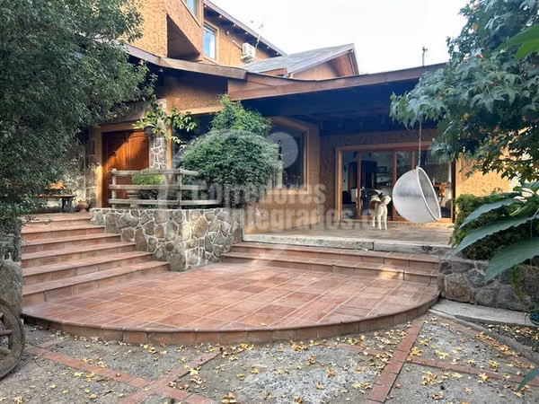 Casa en venta de 3 dorm. en Lo Barnechea Arrayán