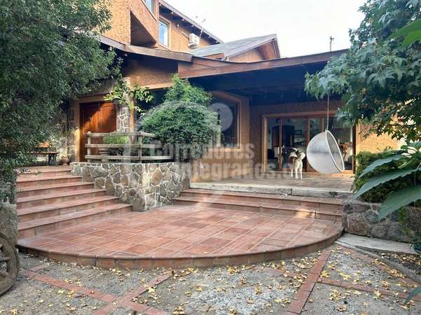 Casa en venta de 3 dorm. en Lo Barnechea Arrayán