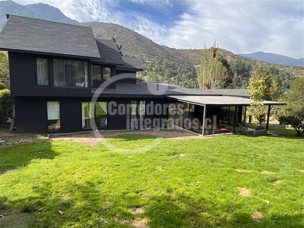 Casa en venta de 4 dorm. en Lo Barnechea - El Arrayán