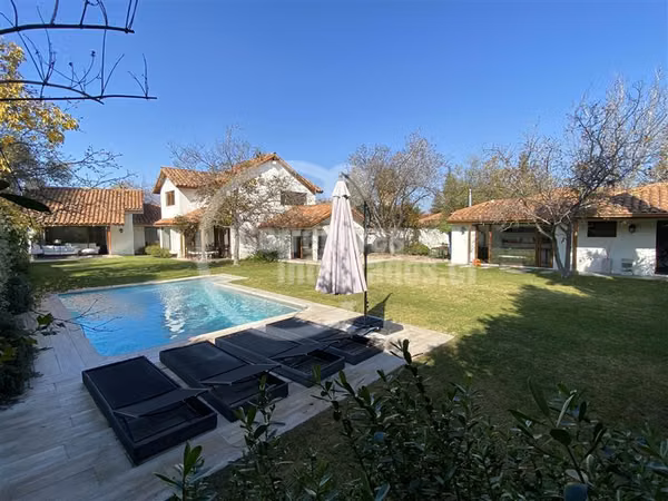 Casa en venta de 7 dorm. en Los Nogales / Lo Barnechea