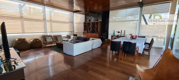 Casa de estilo moderno, excelente ubicación cerca del club de golf