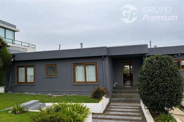 Casa en venta de 4 dorm. en Quintero