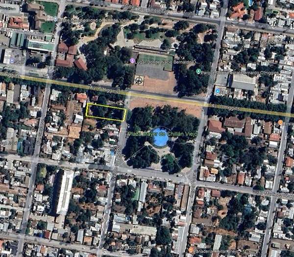 Sitio comercial, frente a plaza Chillán Viejo.