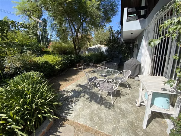 Casa en venta de 8 dorm. en Vitacura