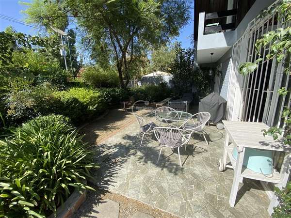 Casa en venta de 8 dorm. en Vitacura