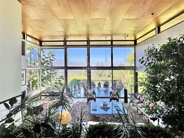 Maravillosa y fina casa en exclusivo condominio en Lo Curro