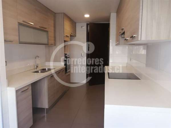 Amplio departamento en venta de 3+1 dorm. en Lo Barnechea