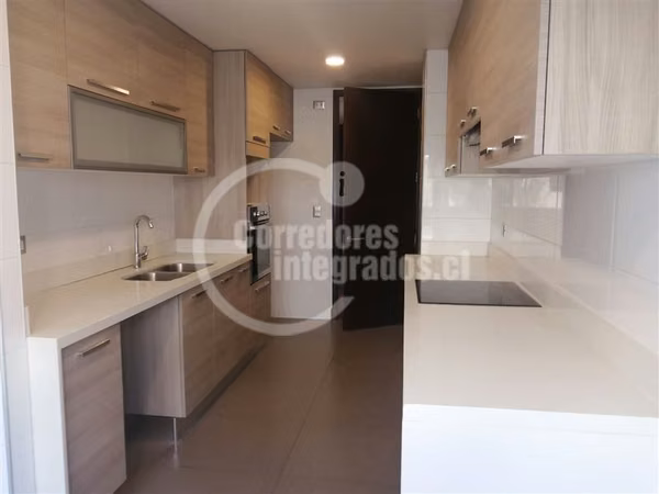 Amplio departamento en venta de 3+1 dorm. en Lo Barnechea