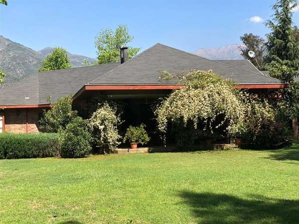 Tranquilidad y Seguridad en Excelente Casa en Condominio