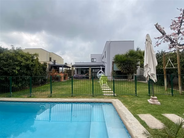 Casa en venta de 4 dorm. en Colina