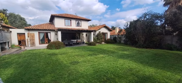 Casa en venta de 4 dorm. en Colina