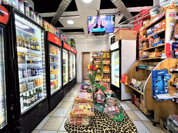 VENTA DE LOCAL COMERCIAL EN METRO REPUBLICA  88 MTS