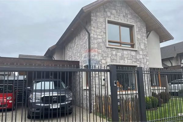 Se vende amplia casa en portal de la frontera.