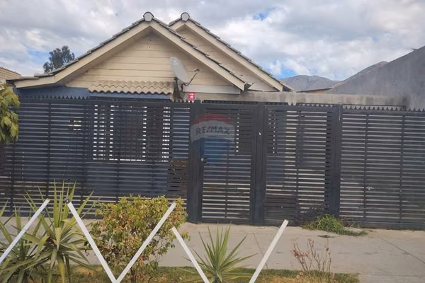 ¡casa ideal en larapinta, lampa,  con piscina!