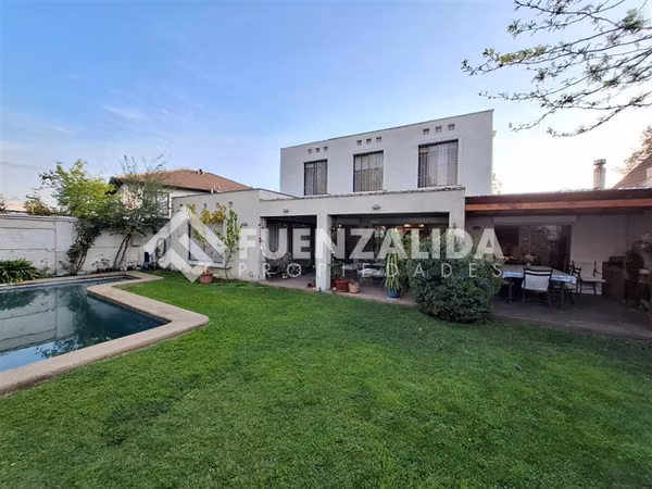 Casa en venta de 4 dorm en Las Condes