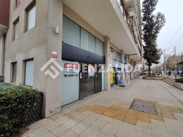 Local Comercial arriendo gran exposición 2 niveles- metro