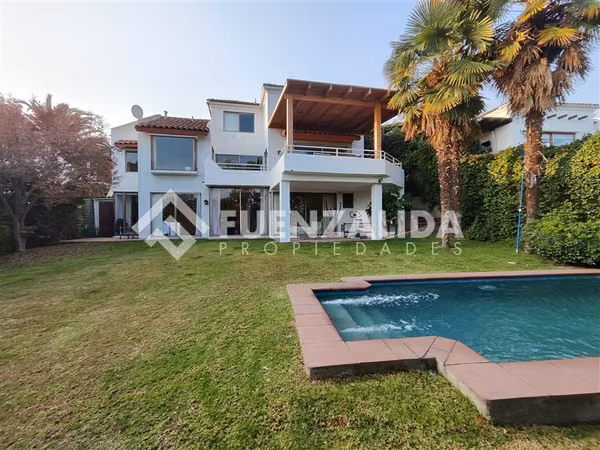 Casa en Condominio con vista privilegiada a Santiago