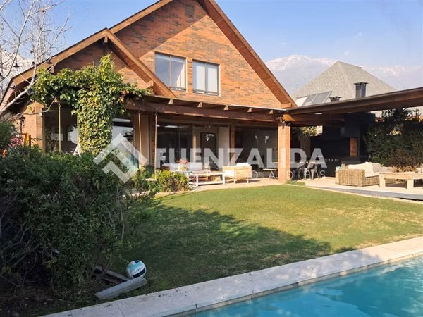 Extraordinaria Casa venta 3 dorm.Peñalolén Alto Condominio