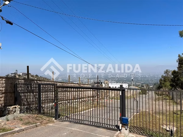Sitio en venta en La Reina