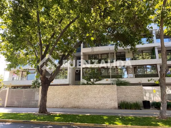 Departamento en venta de 2 dorm. 2 baños y 2 estac, Ñuñoa
