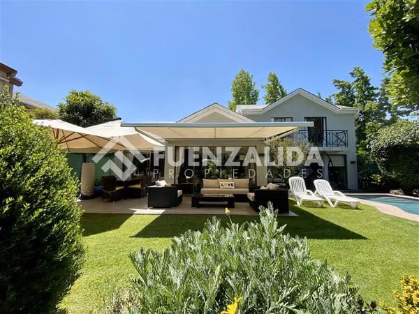 Casa en venta de 4 dorm. en Lo Barnechea