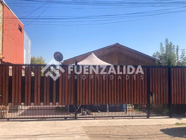 Casa en venta de 3 dorm. 1 baño, La Granja