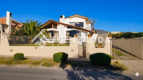 Casa venta 5 dorm. cerca colegio San Joaquín en La Serena
