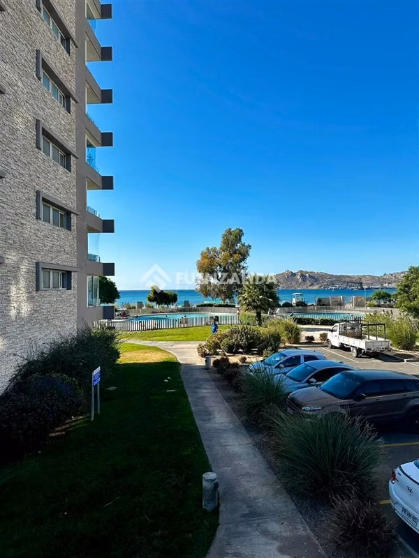 Departamento en venta de 2 dorm. 1 baño, en La Herradura