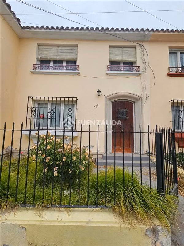 Casa en venta de 4 dorm. 2 baños, en La Serena