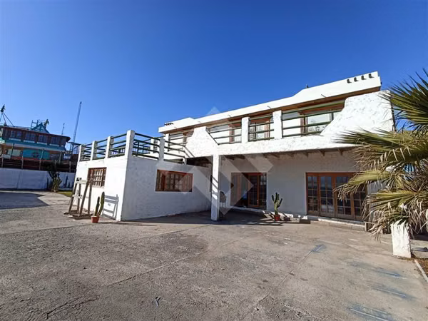 Casa en venta de 4 dorm.3 baños vista al mar en La Serena
