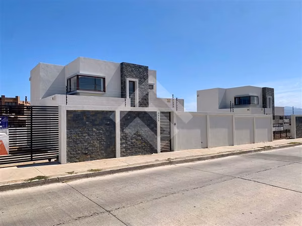 Casa en venta de 4 dorm. en Coquimbo