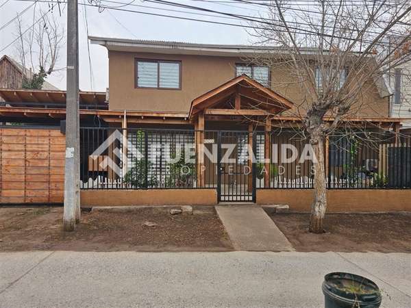 Casa en venta de 6 dorm. en Maipú