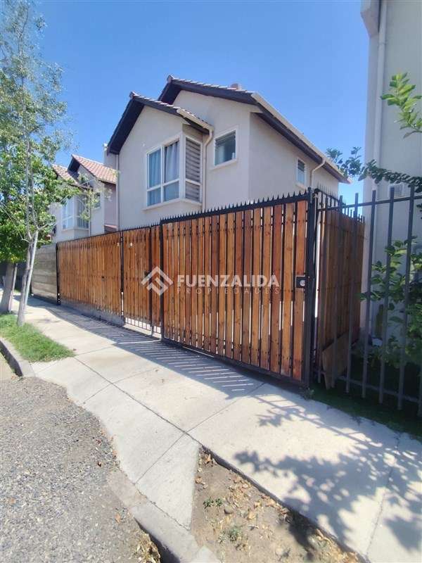 Casa en venta de 4 dorm. en Maipú