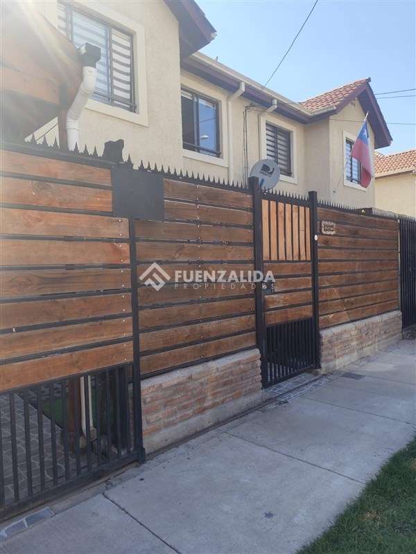 Casa en venta de 3 dorm. en Peñaflor