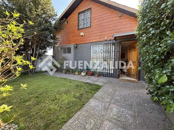 Amplia casa en venta 6 dorm. con Depto Interior en Cerrillos