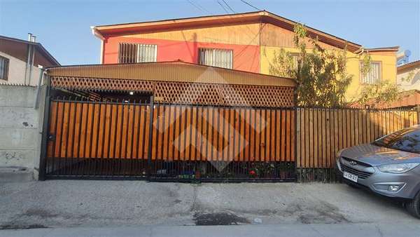 Casa en venta de 4 dorm. en Maipú