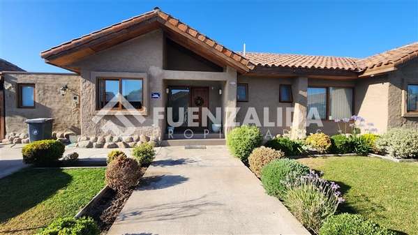 Casa en Condominio Bosques de Chena 5 dorm. en Maipú