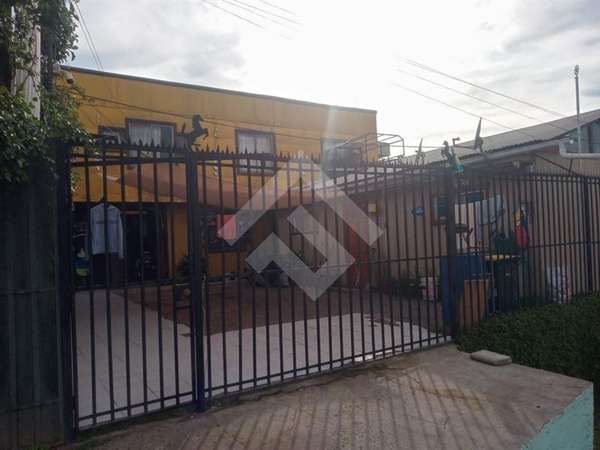 Casa en venta de 14 dorm. 4 Baños 250 m2 en Maipú