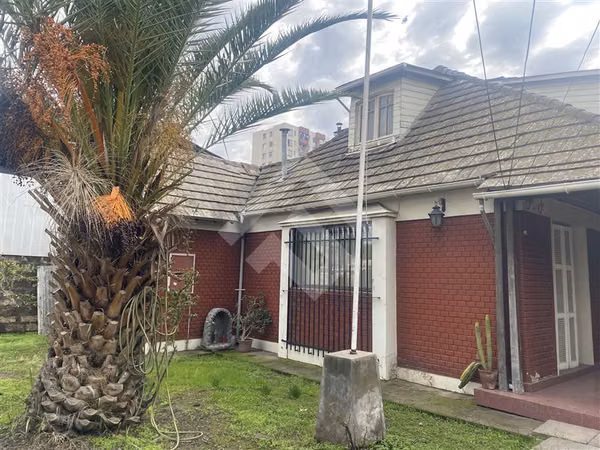 Casa en venta de 6 dorm. en La Cisterna