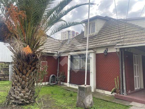 Casa en venta de 6 dorm. en La Cisterna