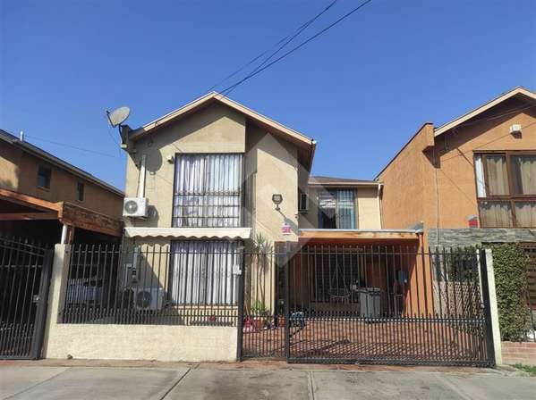 Casa en venta de 4 dorm. en Maipú