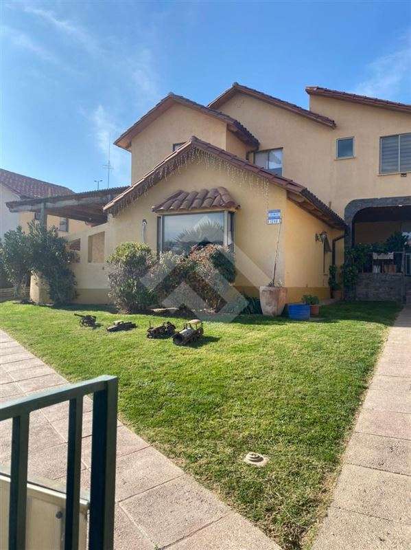 casa cuidad de los valles con gran terreno