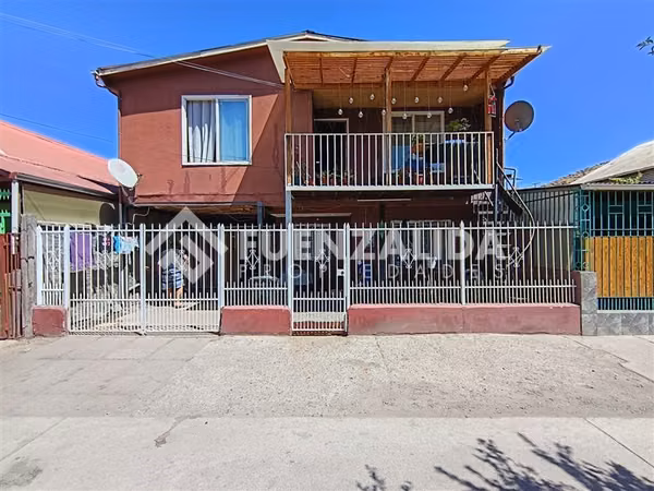 Casa en venta de 8 dorm. en Renca