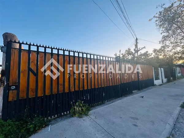 Casa en venta de 2 dorm. gran terreno