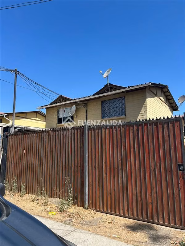 Casa en venta de 2 dorm. gran potencial comercial